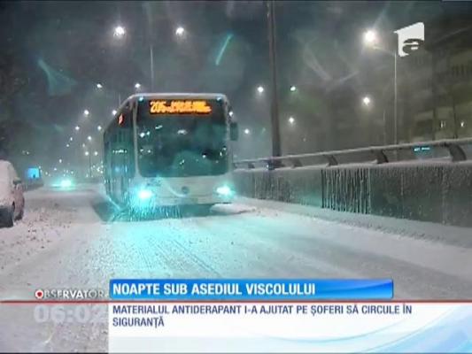Noapte sub asediul viscolului. Ninge neîncetat de aproape 12 ore!