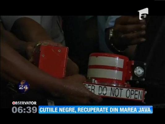 Cutiile negre, recuperate din marea Java