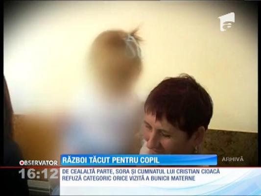 Încă o bătălie în războiul dintre familiile Cioacă-Ghinescu. Mama Elodiei imploră să-şi vadă nepotul