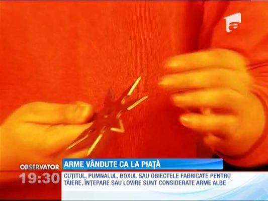 Vânzătorii din piaţă fac afaceri pe muchie de cuţit. Vând săbii şi macete şi negociază preţul la sânge