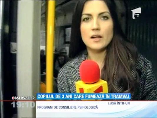 Un copil de trei, filmat în timp ce fumează într-un tramvai din Cluj-Napoca