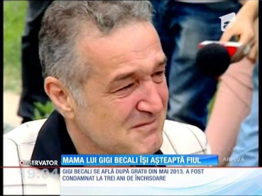 Mama lui Gigi Becali îşi aşteaptă fiul acasă