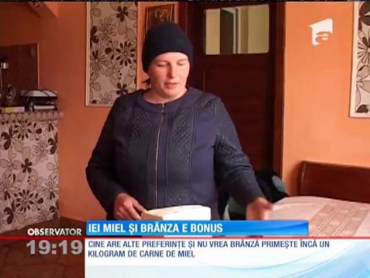 Oferta specială de la un cioban din Alba: Iei miel, şi brânza e bonus.