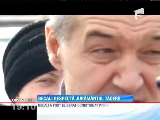 Gigi Becali a trecut fără niciun cuvânt printre jurnalişti