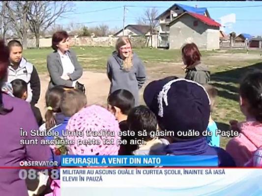 Militarii bazei NATO, surpriză pentru elevii şcolii din Deveselu