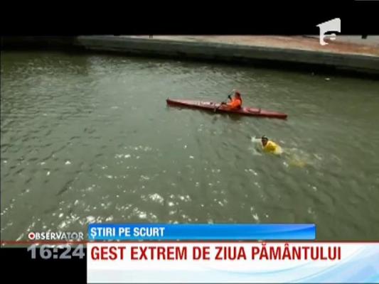 Gest extrem pentru a convinge autorităţile să interzică deversările industriale într-un canal new-yorkez