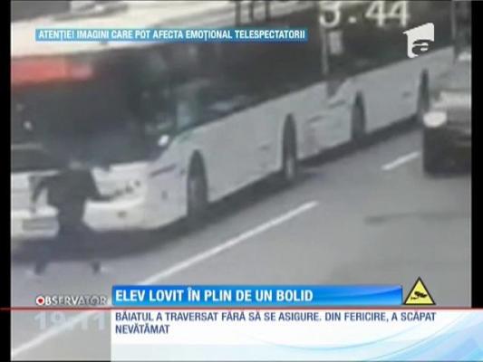 Elev lovit în plin de un bolid