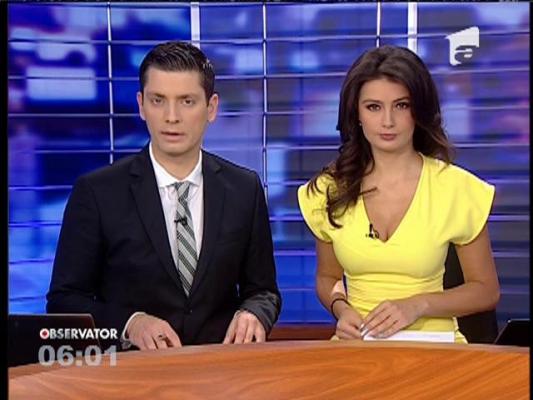 De 24 de ore, o femeie stă urcată pe acoperişul unui bloc din centrul Capitalei