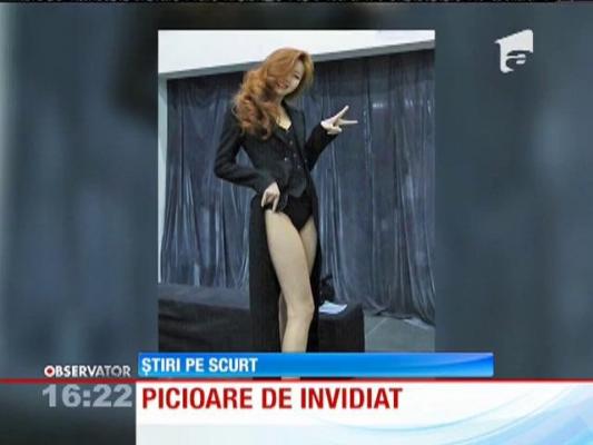 Femeia cu cele mai lungi picioare din lume este, în mod incredibil, o chinezoaică