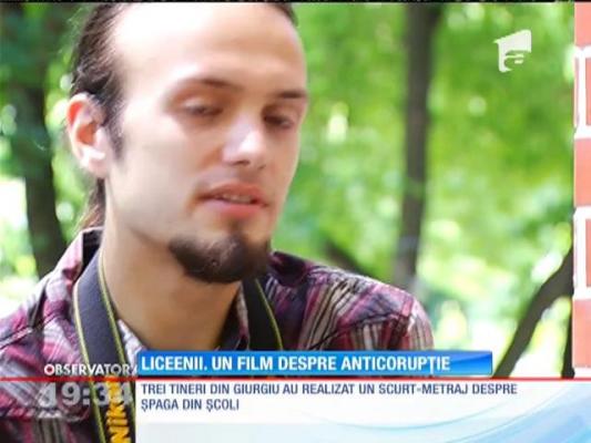 Trei tineri trag un semnal de alarmă despre corupţia din şcoli
