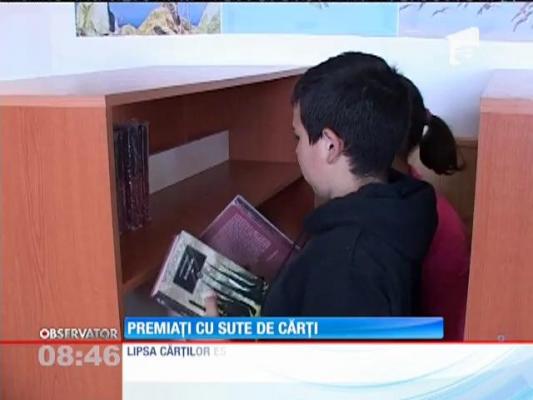 Premiați cu sute de cărți