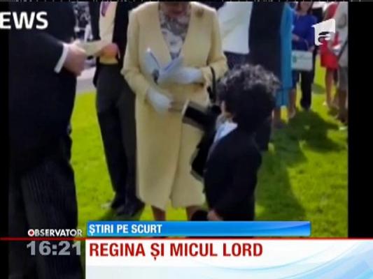 Regina Elisabeta şi un mic lord, moment înduioşător! Imaginile fac înconjurul lumii