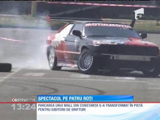 Parcarea unui mall din Constanța s-a transformat în pistă pentru drifturi
