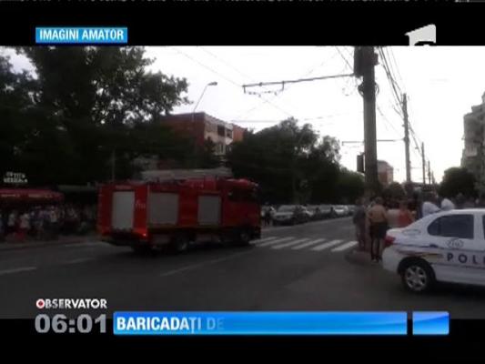 Un incendiu violent a provocat panică printre locatarii unui bloc de 11 etaje, din Galaţi