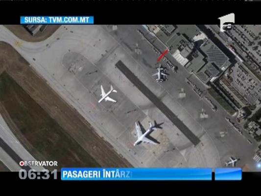 S-au pus în calea unui avion plin cu pasageri pentru a-l opri! Au ajuns în arest