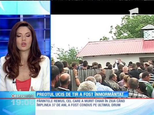 Remus, preotul din Argeş care a murit ucis de TIR, a fost înmormântat!