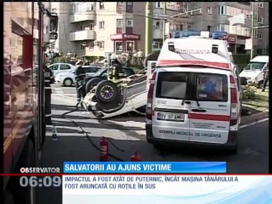 Braşov: Un tânăr de 19 ani a spulberat o ambulanţă