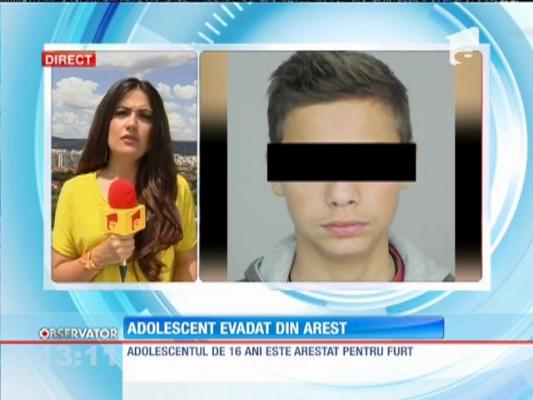 Un adolescent de 16 ani, arestat pentru furt, a evadat