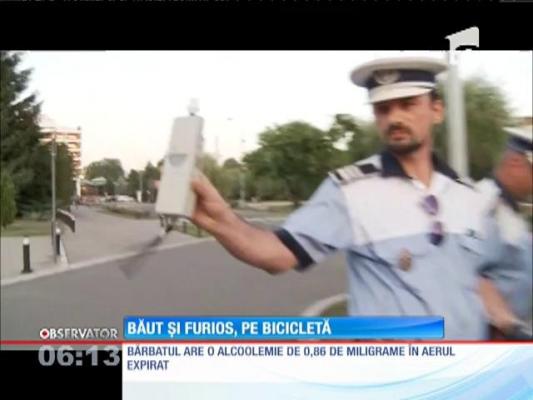 Un biciclist în stare de ebrietate a făcut show pe o stradă din Baia Mare