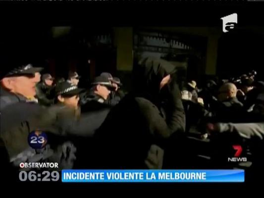 Două manifestaţii paralele au degenerat în violenţe în oraşul australian Melbourne