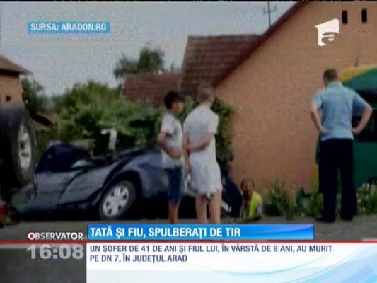 Un copil de 8 ani şi tatăl lui, striviți în propria mașină de un TIR