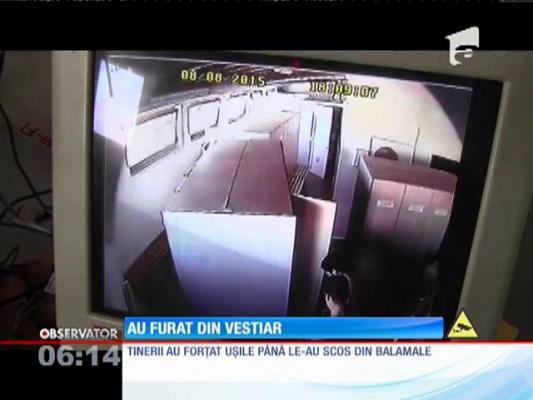 Trei persoane au rămas fără mai bunurile lăsate în vestiarul unui parc balnear din Dej