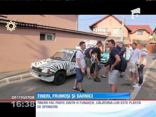 Parcurg zeci de mii de kilometri pentru a-i ajuta pe nevoiaşi. Tinerii binefăcători din Franţa au ajuns în România