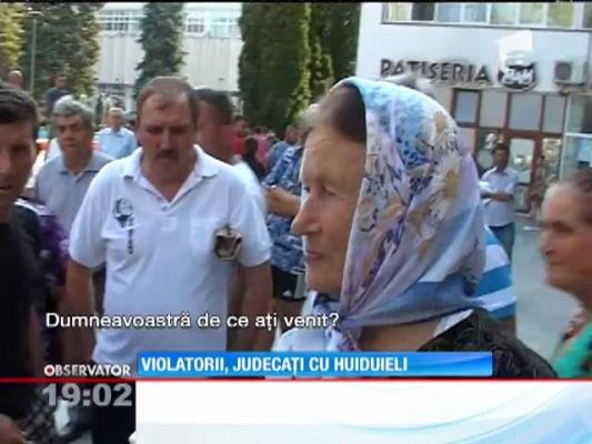 ECLUSIV!!! Cei şapte violatori din Vaslui au trecut prin procesul din piaţa publică!