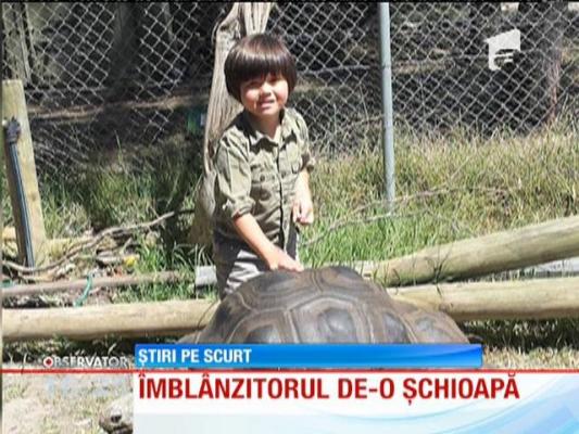 Un copil de cinci ani, îmblânzitor de reptile