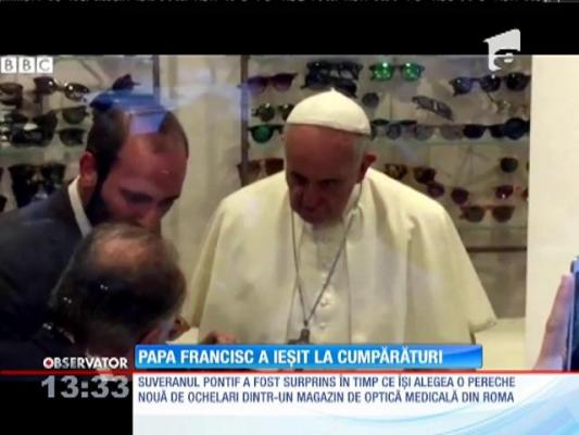 Papa Francisc la cumpărături, ca orice client