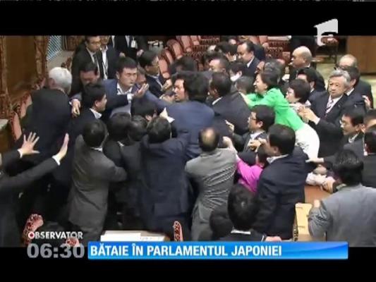 Parlamentarii japonezi s-au luat la bătaie din cauza unui proiect de lege
