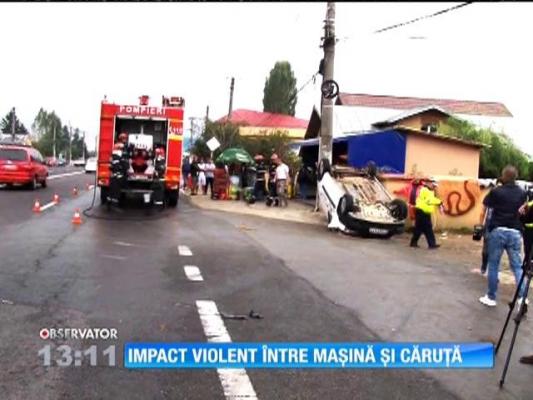 Trei oameni au ajuns la spital după ce o maşină a lovit o căruţă