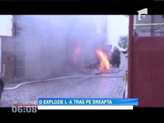 Explozie la motorul unei maşini, lângă Prefectura judeţului Maramureş