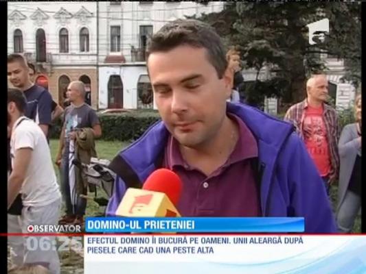 Un joc de domino a adus împreună mai mulți locuitori din Cluj-Napoca