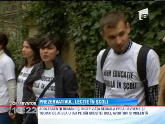 Manualul de educaţie sexuală, subiect tabu pentru profesori şi părinţi