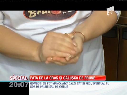 SPECIAL! Cel mai gustos desert de sezon - găluştele cu prune