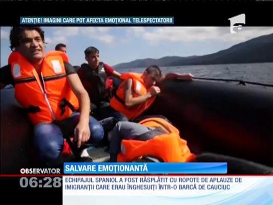 CRIZA REFUGIAȚILOR: Imigranţi salvați în ULTIMUL moment din apele reci ale Mării Egee