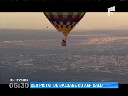550 de baloane cu aer cald au colorat cerul unui oraş din statul New Mexico