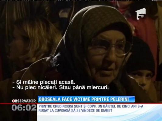 Oboseala a făcut victime printre pelerinii veniţi la racla Sfintei Parascheva