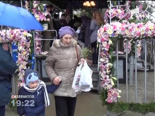 Ploaia și frigul i-au alungat pe credincioşii de la moaştele Sfintei Parascheva