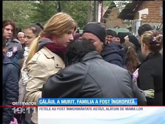 Cele două surori care au fost măcelărite de tată, înmormântate în rochii de mireasă