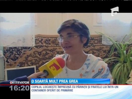 La 12 ani, un băieţel din Mureş cântăreşte doar 12 kilograme!