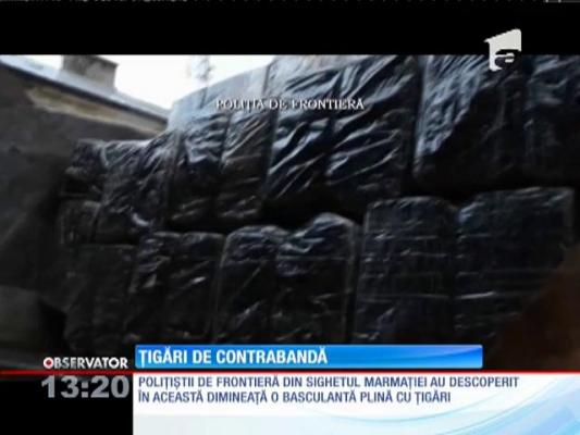 Captură impresionată a polițiștilor din Sighetul Marmaţiei au descoperit o basculantă plină cu ţigări