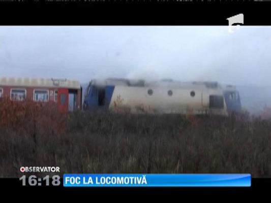 Locomotiva unui tren de călători a luat foc în apropiere de gara din Baia Mare