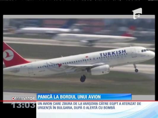 Un avion, care zbura de la Varşovia spre Egipt, a aterizat de urgenţă, după o alertă cu bombă