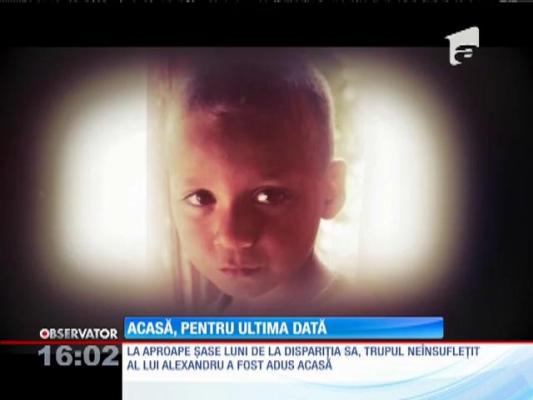Alexandru, copilul din Iaşi găsit mort într-o râpă, a ajuns înapoi acasă