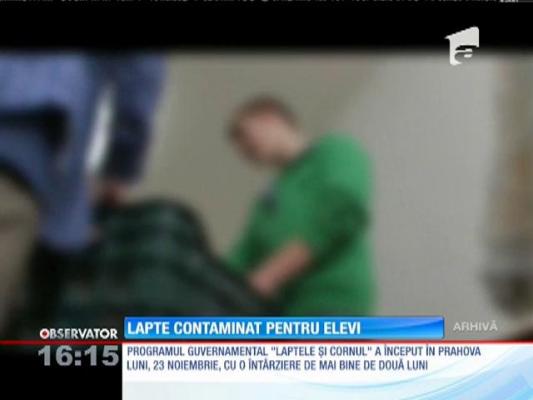 Laptele şi cornul au trimis în spital 61 de elevi din Prahova