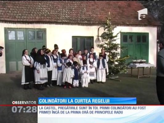 Familia Regală a oferit cadouri oamenilor nevoiaşi și a primit colindători