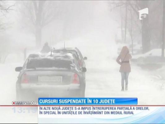 Școlile şi grădiniţele din 10 judeţe rămân în continuare închise