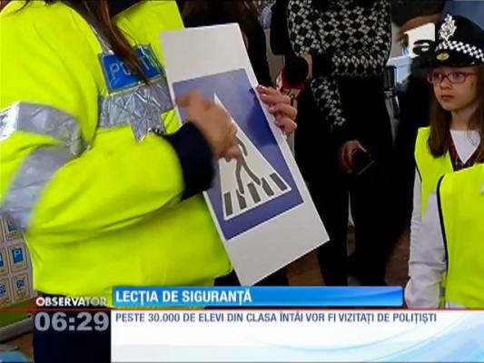 Peste 30 de mii de elevi din clasa întâi vor fi vizitaţi de poliţişti